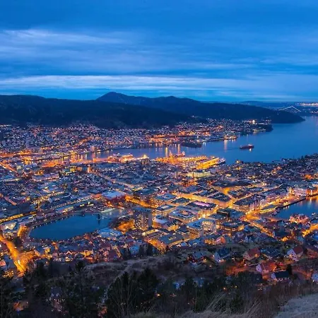 Dinbnb I New High-end Penthouse Apt - Wine, Dine & Views Lägenhet *